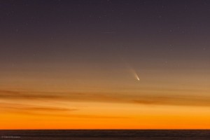 gabriel-brammer-took-this-shot-of-the-comet-over-the-coast-of-chile-at-sunset-on-march-4-600x400