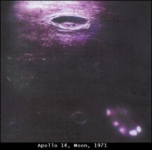 1971_moon_apollo_14_ufo_picture-437x431